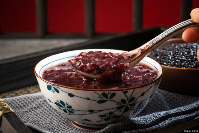 Goji and Black Sesame Porridge